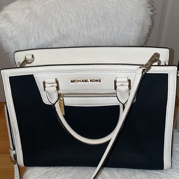Michael Kors purse/side bag - Picture 3 of 6